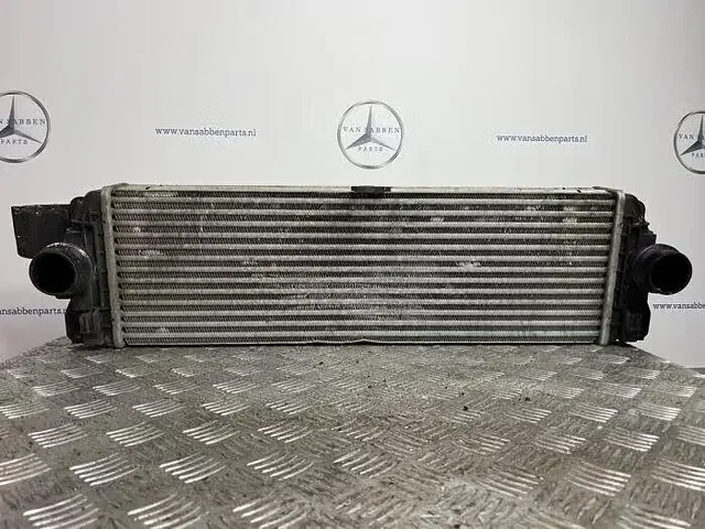 Intercooler van een Mercedes Sprinter Expressz kézbesítés