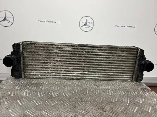 Intercooler van een Mercedes Sprinter Népszerű