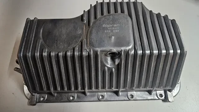 Carterpan voorzijde klein M40 nieuw BMW 3 serie E30 11131715266 1715266 Vedd meg online