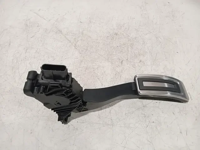 Biztonságos vásárlás Gaspedaal Skoda Karoq