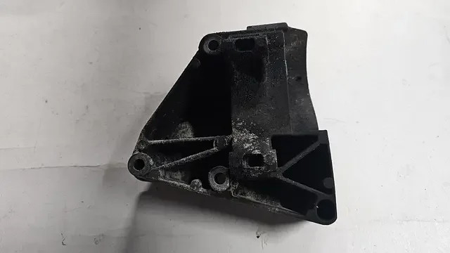 Airco compressor montage steun BMW 3 / 5 / X3 / X5 Z4 serie E46 E39 E60 E61 E83 E53 E85 64557512556 7512556 Népszerű