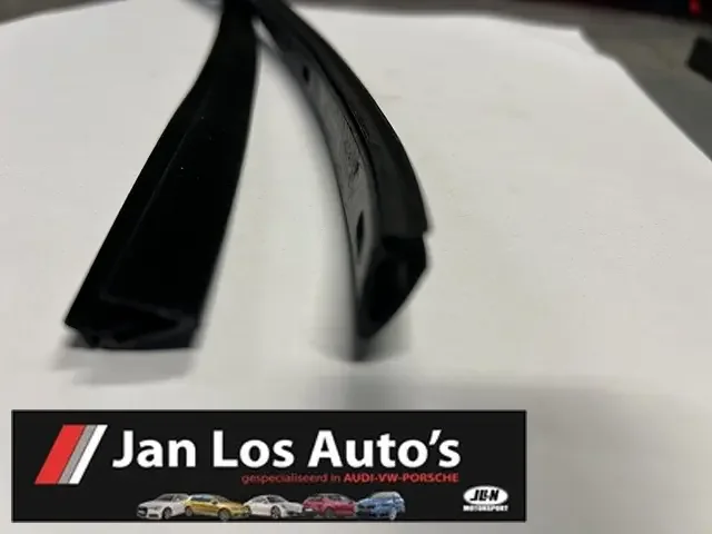 Végkiárusítás Audi Coupe B2 typ 85 raamlikker schachtrubber portierruit
