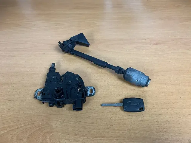 motorkapslot + sleutel ford c-max 2003 tot 2007 compleet set Szezonális akció