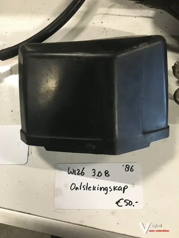 Vedd meg most Mercedes 3.0 benzine Ontstekingskap ontstekingsafdekkap 1986