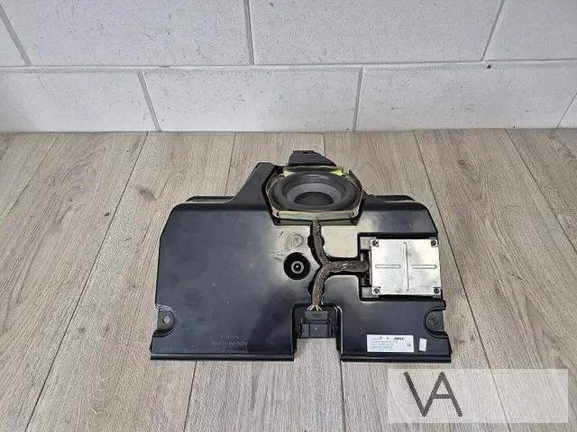 Szuper akció Maserati Quattroporte 2004 - 2012 subwoofer bose 67071100