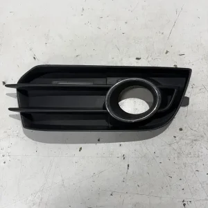Végkiárusítás AUDI A1 (8X/8XK) MISTLAMP AFDEKKAP RECHTS 8X0807682A