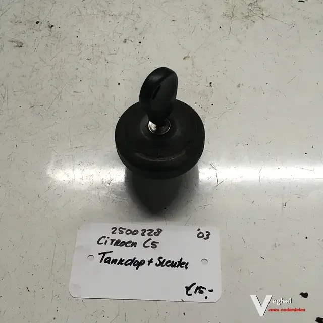Outlet Citroen C5 Hatchback 2.0 16v 2003 2500228 Tankdop met sleutel