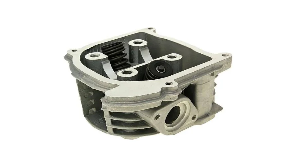 Rendeld meg most Hengerfej GY6 4T 50cc EGR csatlakozás nélküli 101-Octane